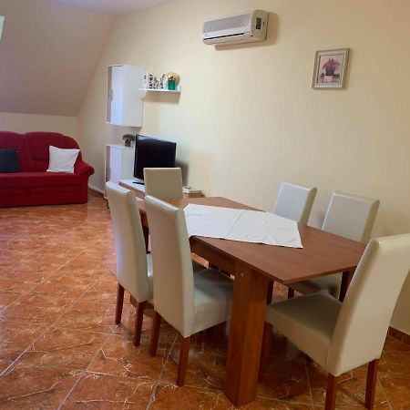 Bíbor Apartman Gyula Exteriér fotografie