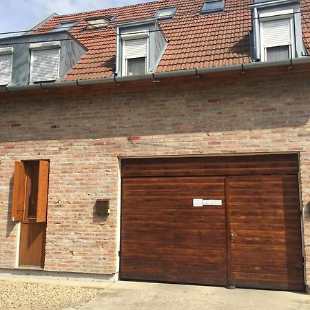 Bíbor Apartman Gyula Exteriér fotografie