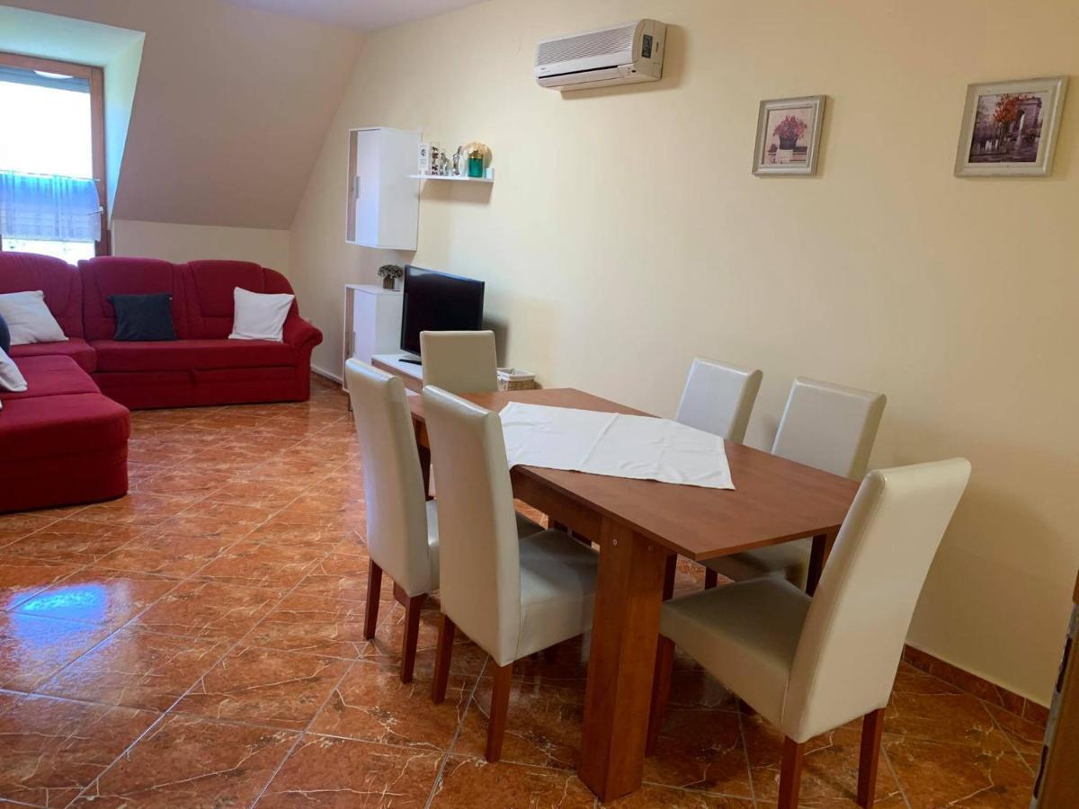 Bíbor Apartman Gyula Exteriér fotografie
