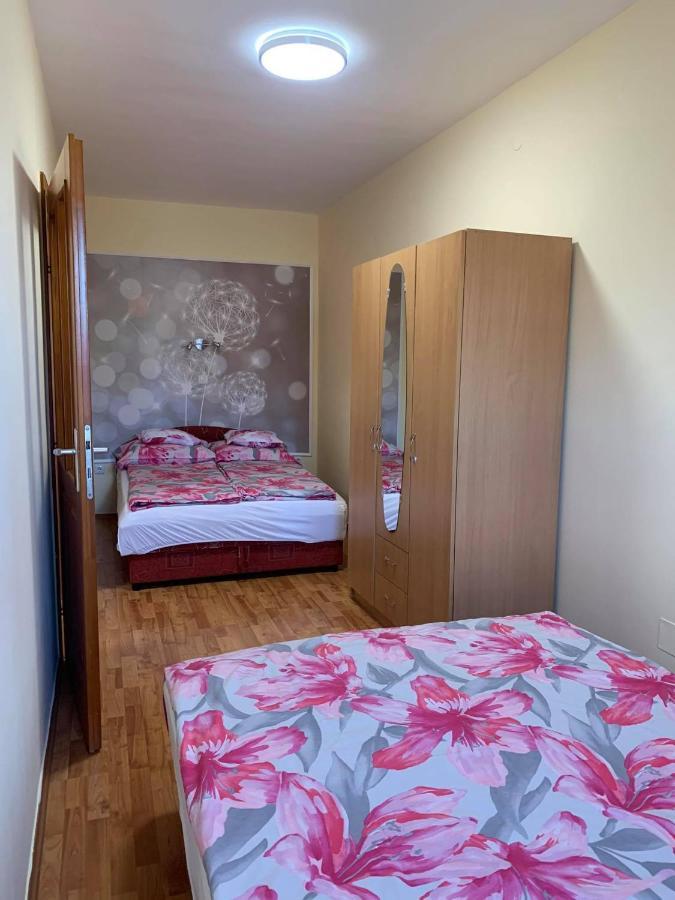 Bíbor Apartman Gyula Exteriér fotografie