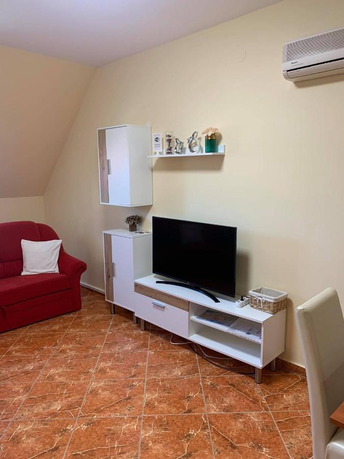Bíbor Apartman Gyula Exteriér fotografie