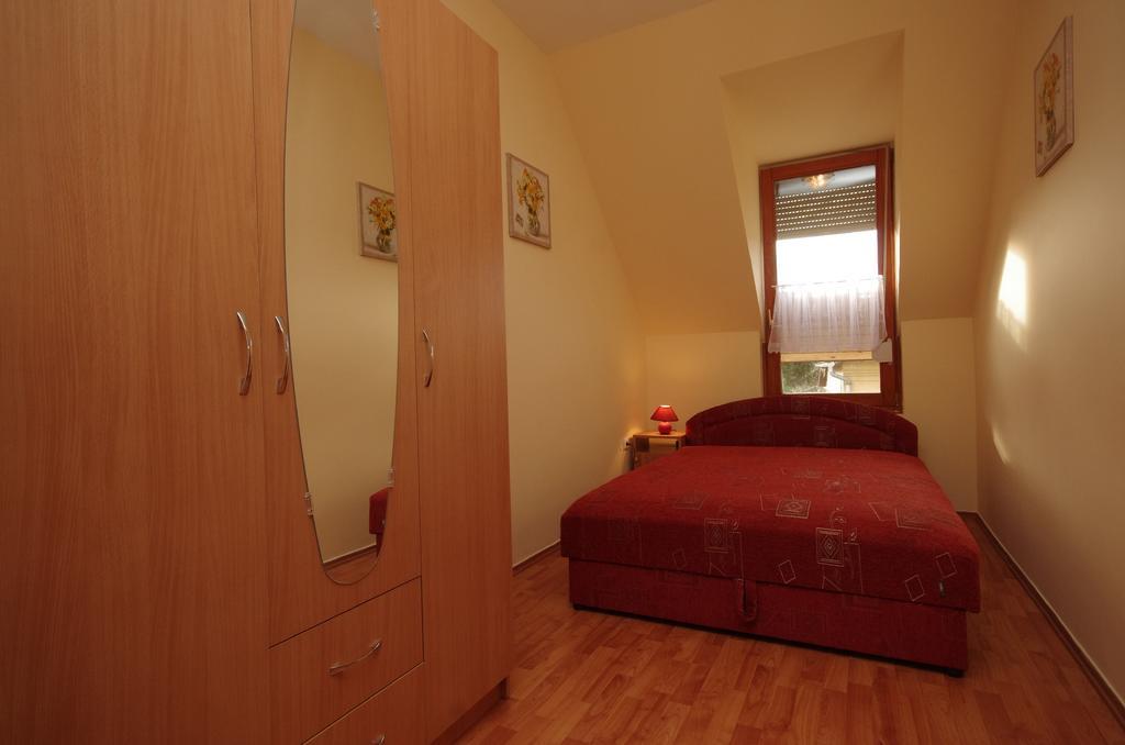 Bíbor Apartman Gyula Exteriér fotografie