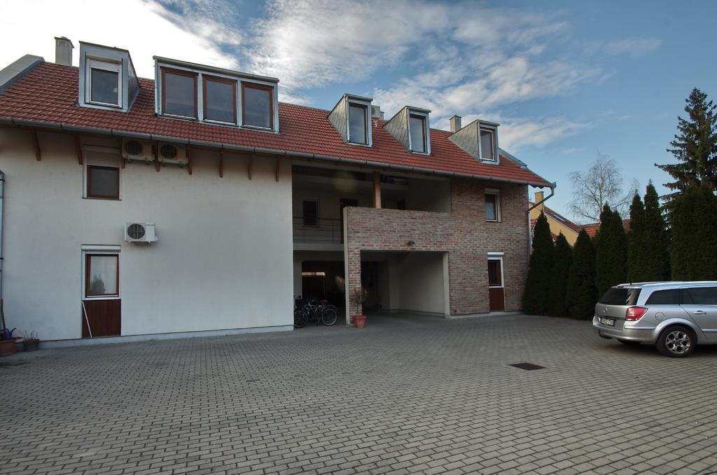 Bíbor Apartman Gyula Exteriér fotografie