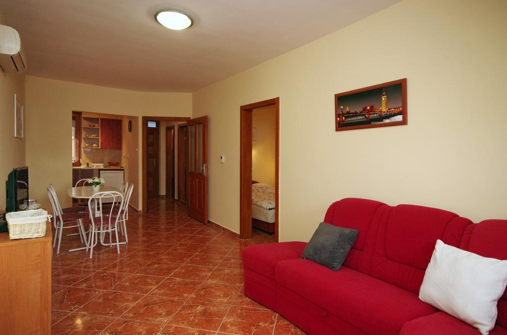 Bíbor Apartman Gyula Exteriér fotografie