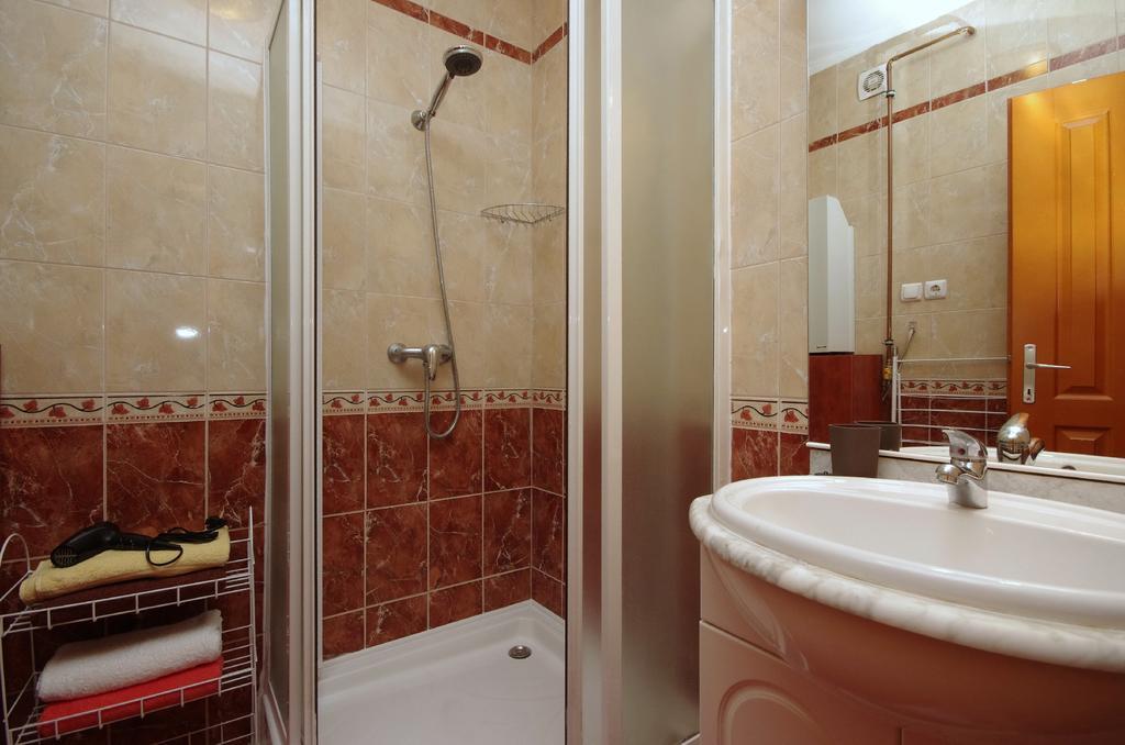 Bíbor Apartman Gyula Exteriér fotografie