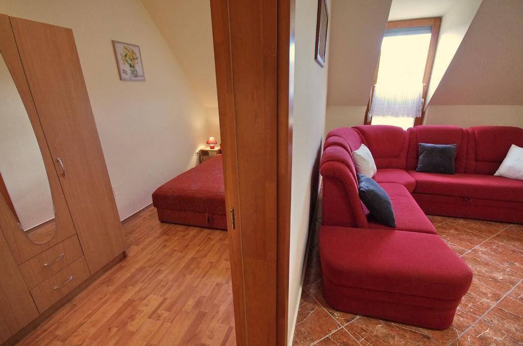 Bíbor Apartman Gyula Exteriér fotografie