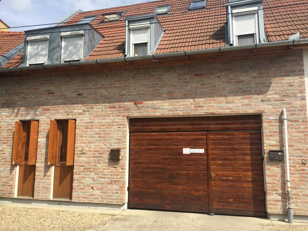 Bíbor Apartman Gyula Exteriér fotografie