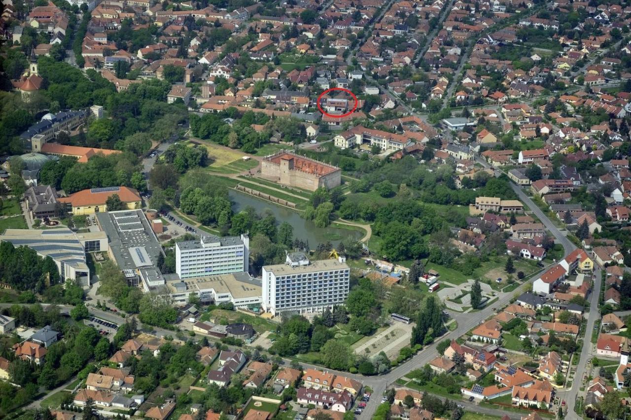 Bíbor Apartman Gyula Exteriér fotografie